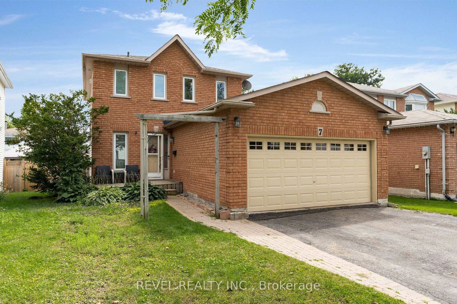 Property Photo:  7 Penton Drive  ON L4N 7A3 