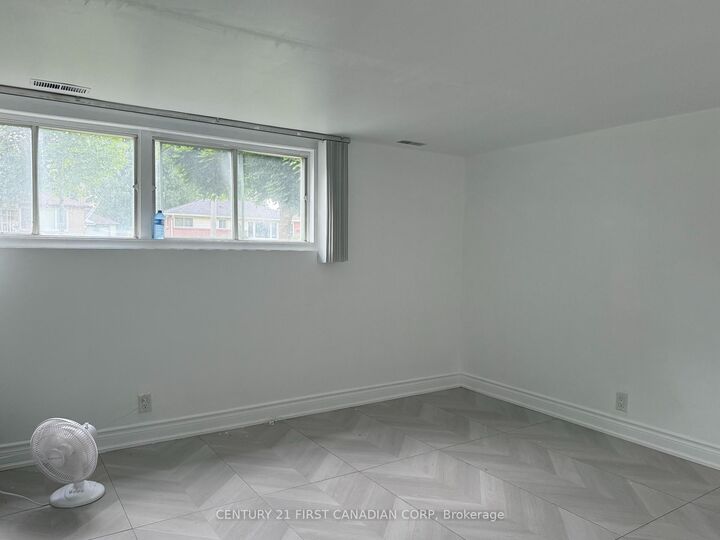 Property Photo:  228 Burnside Drive 1  ON N5V 1B9 