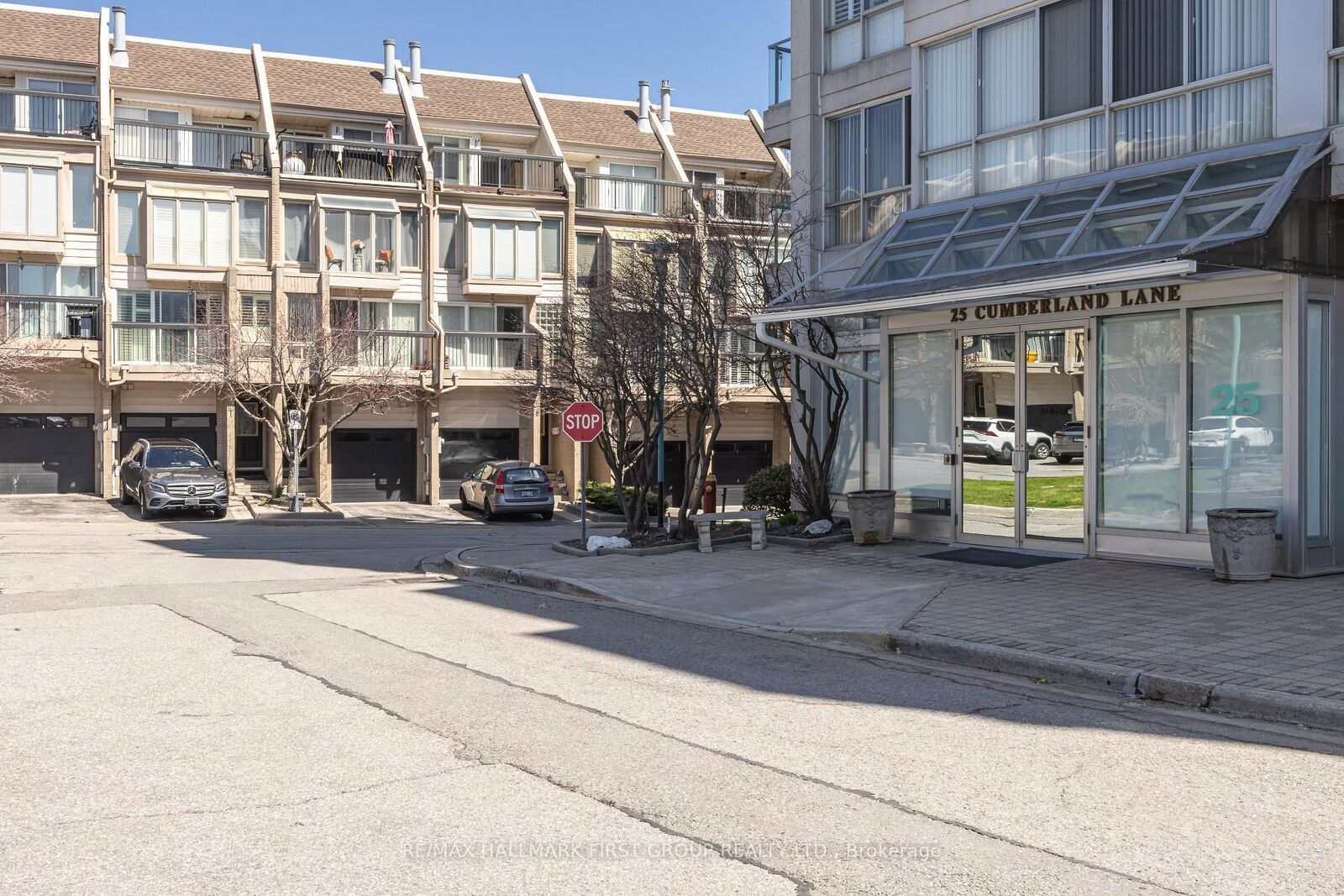Property Photo:  25 Cumberland Lane 110  ON L1S 7K1 