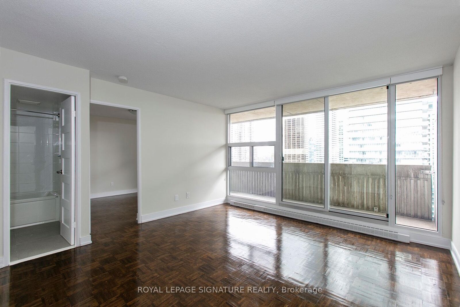 Property Photo:  33 Isabella Street 2712  ON M4Y 2P7 