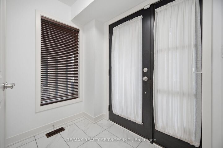 Property Photo:  58 Pageant Avenue  ON L4H 4R3 