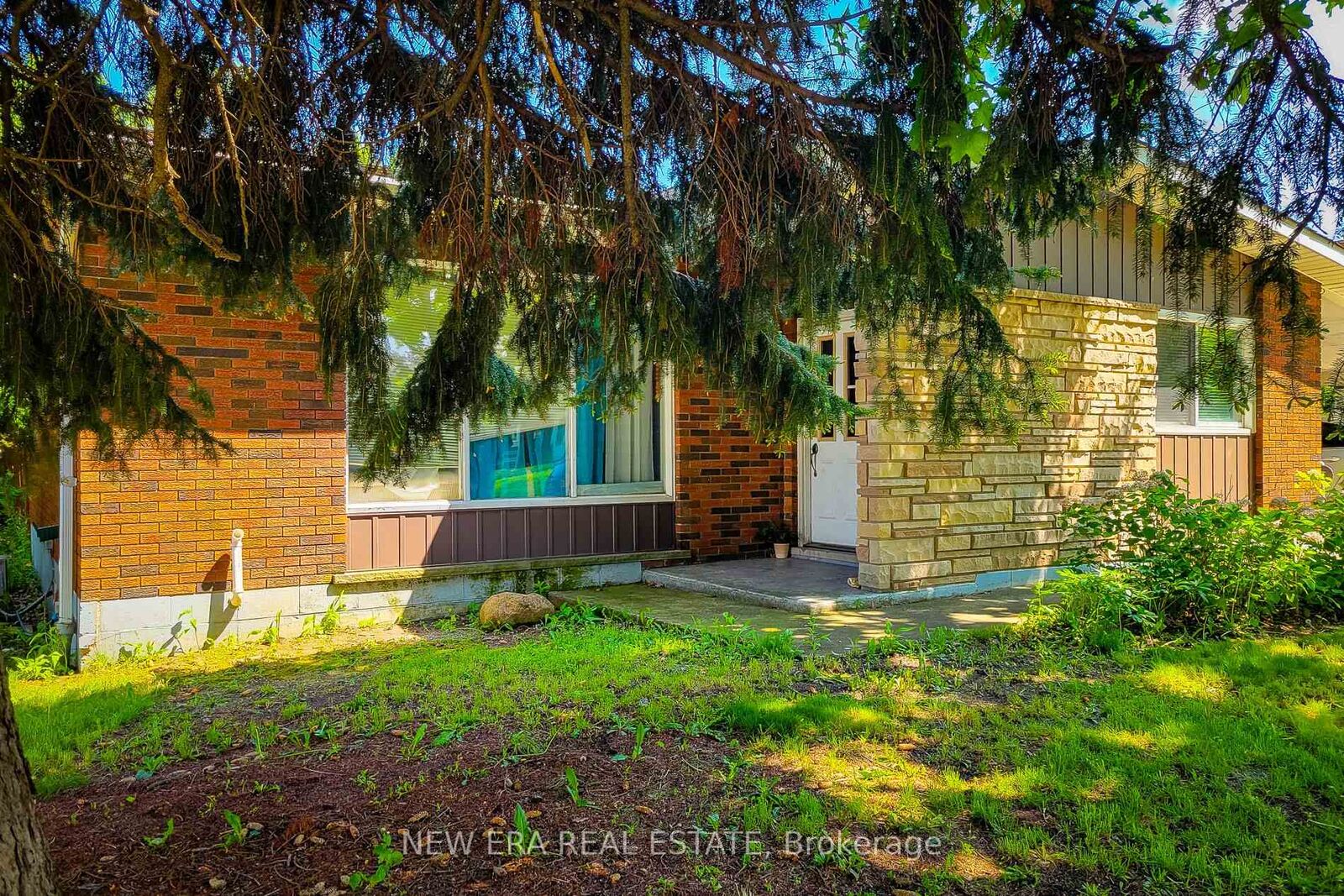 Property Photo: 1 Vera Court ON L8K 4G7