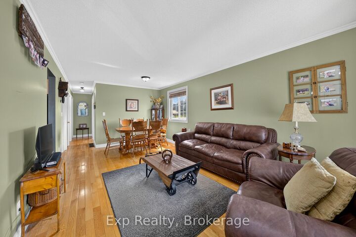Property Photo:  59 Avondale Road  ON K8P 4G2 