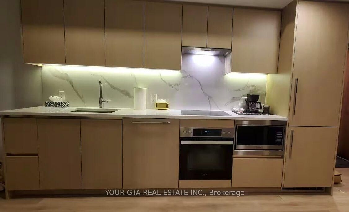 Property Photo:  3 Concord Cityplace Way  ON M5V 0X4 