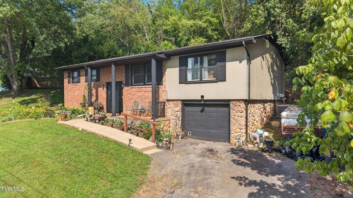 Property Photo:  516 Foothills Road  TN 37663 