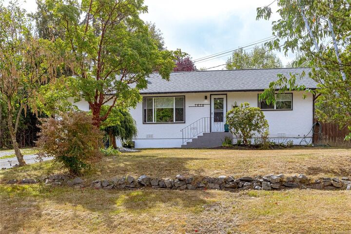 Property Photo:  1610 Glen Rd  BC V0R 1N1 