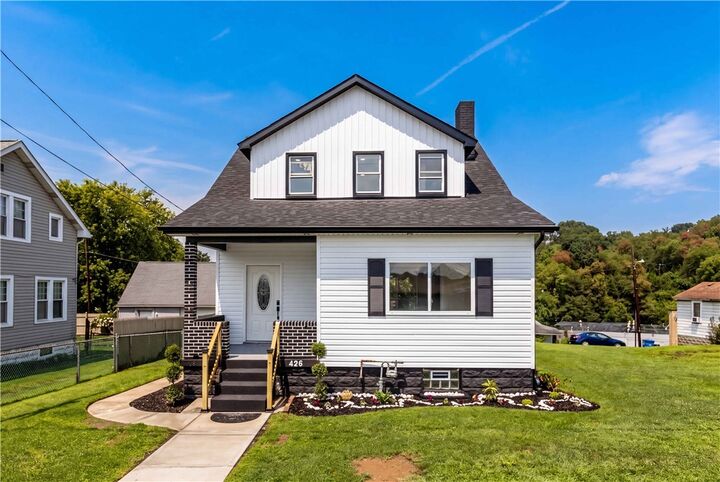 Property Photo: 425 Peterson St PA 15132