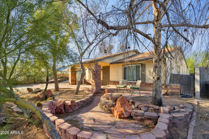 Property Photo:  1148 W Greenway Drive  AZ 85282 