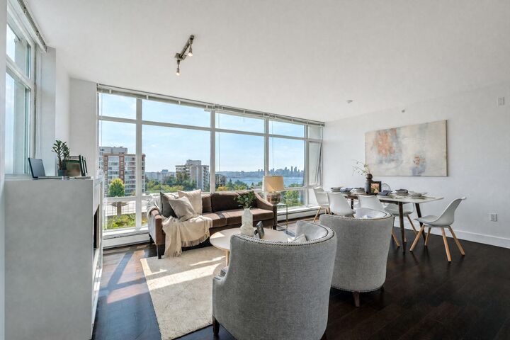 Property Photo:  1320 Chesterfield Avenue 601  BC V7M 0A6 