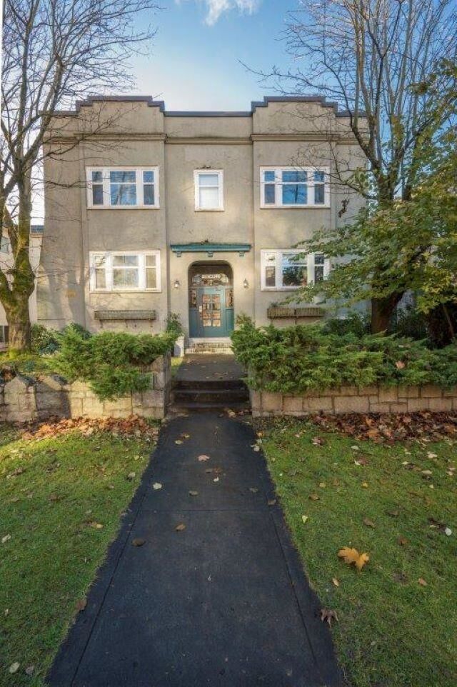 Property Photo:  1086 W 10th 9  BC V6H 1H8 