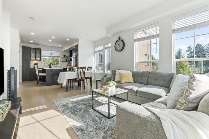 Property Photo:  2774 Montrose Avenue 72  BC V2S 0N4 