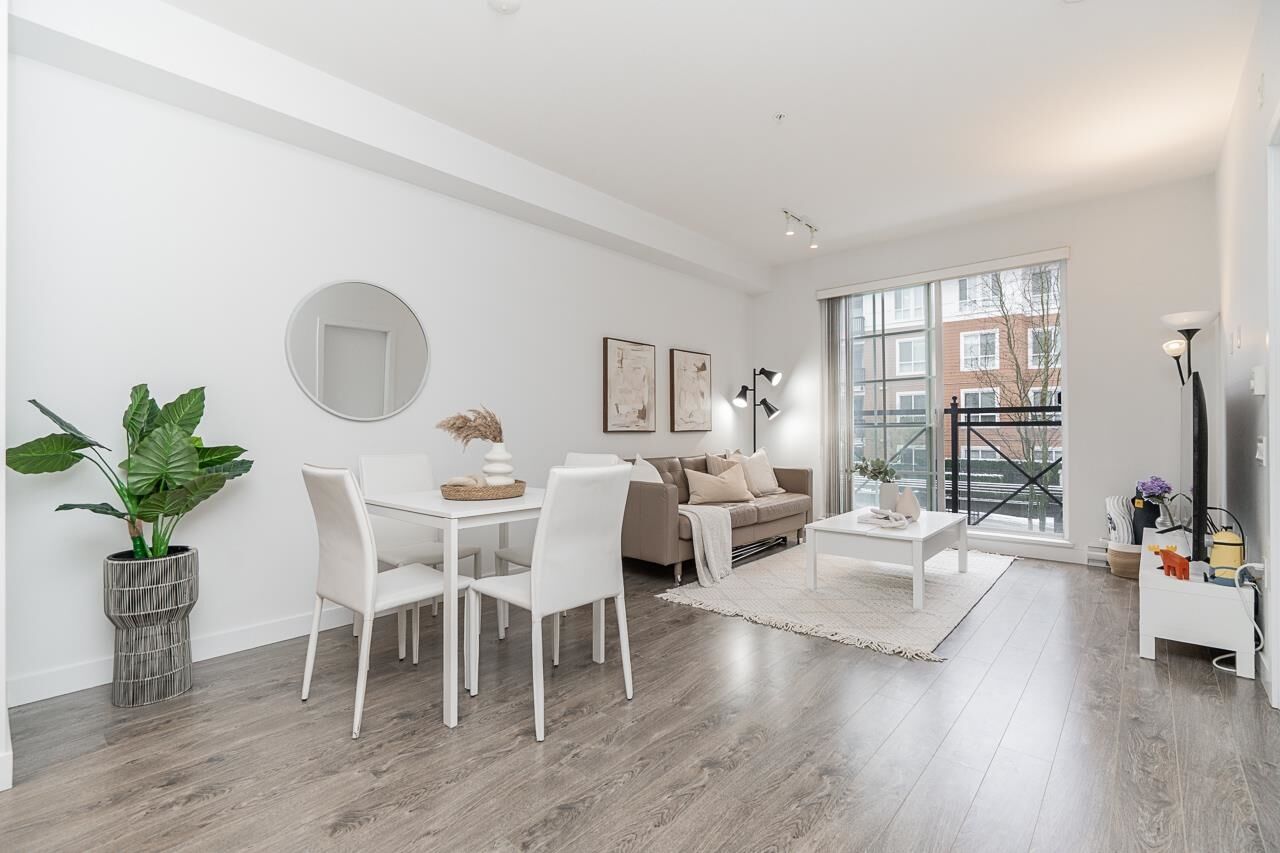 Property Photo:  618 Como Lake Avenue 213  BC V3J 0G1 