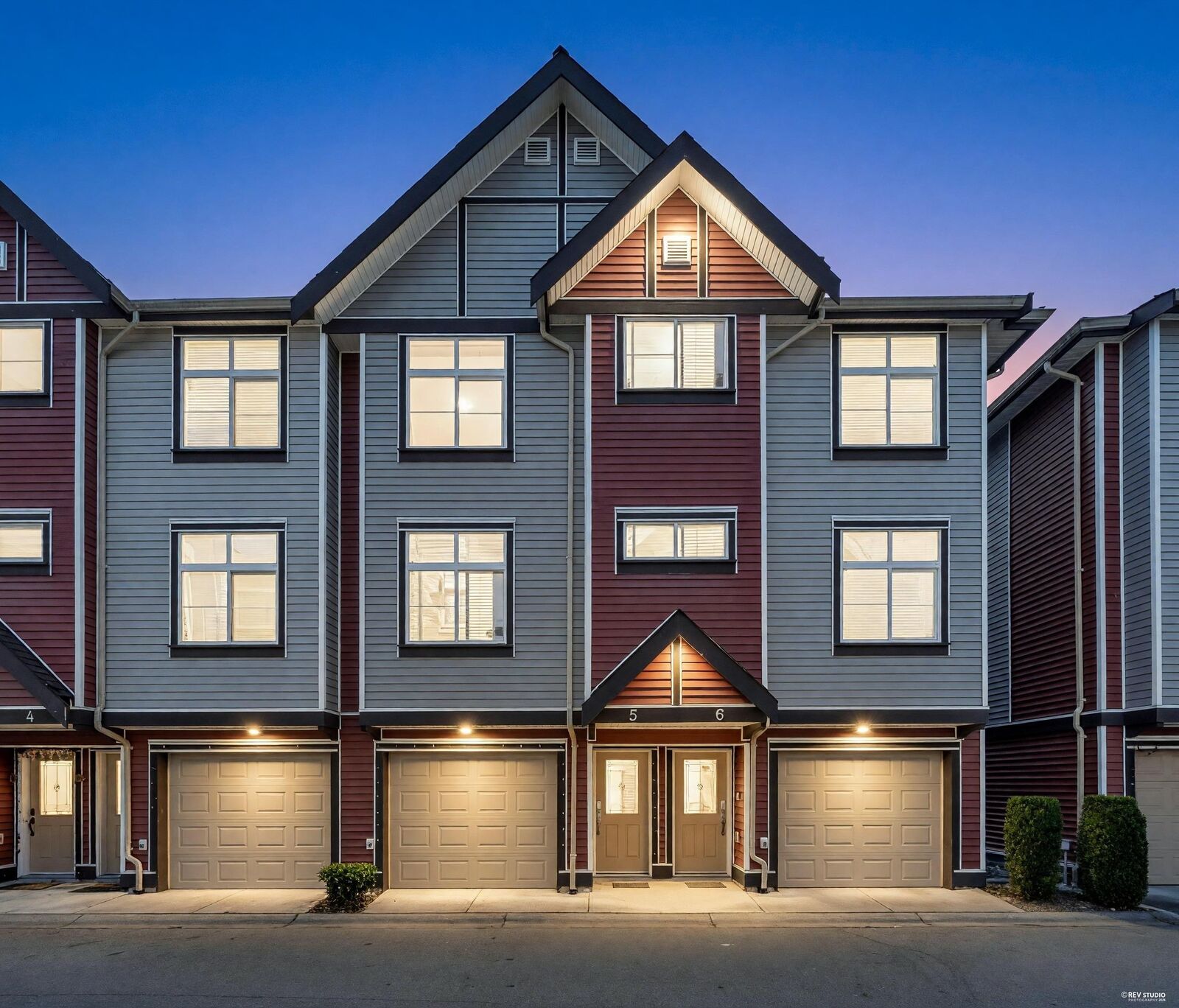 Property Photo:  9405 121 Street 5  BC V3V 0A9 
