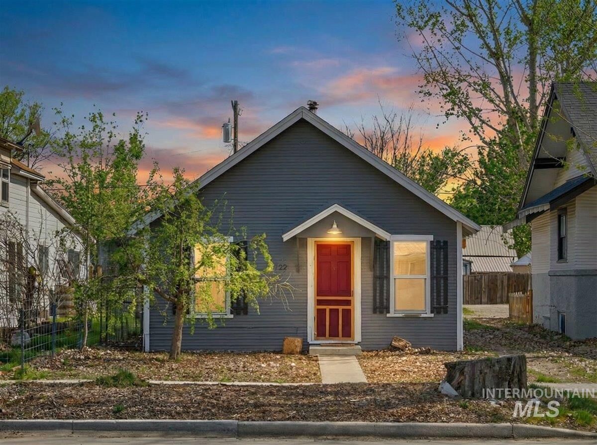 Property Photo:  722 S Washington  ID 83617 