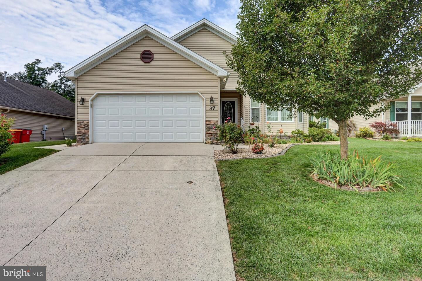 Property Photo:  37 Colonial Court  PA 17257 