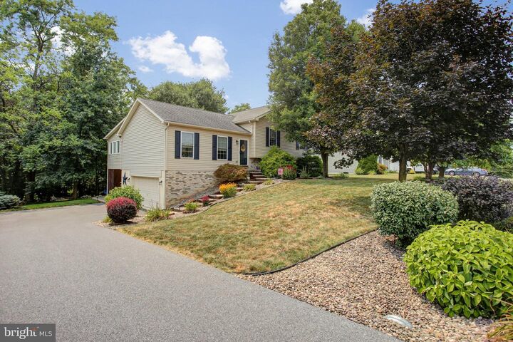 Property Photo: 1858 Falcon Lane PA 17202