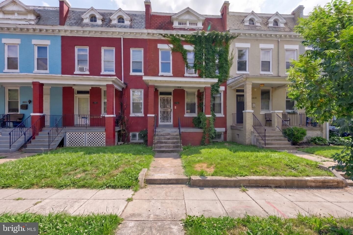 Property Photo:  612 Lamont Street NW  DC 20010 