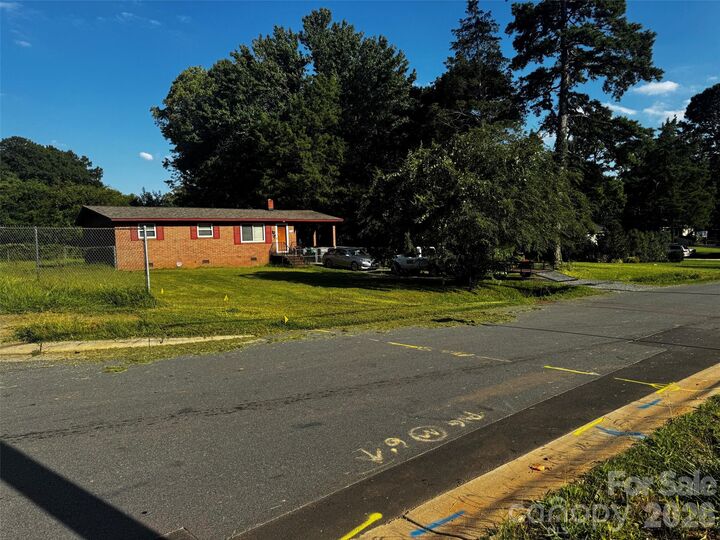 Property Photo: 436 Drury Drive NC 28206