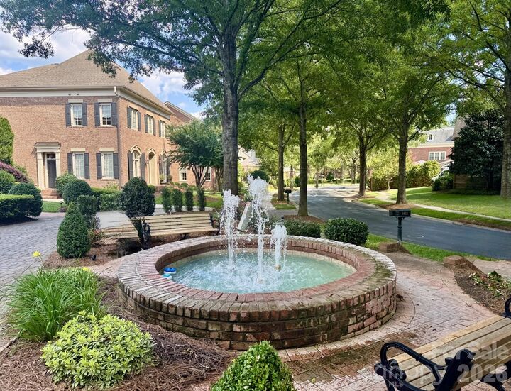 Property Photo:  8820 Heydon Hall Circle  NC 28210 