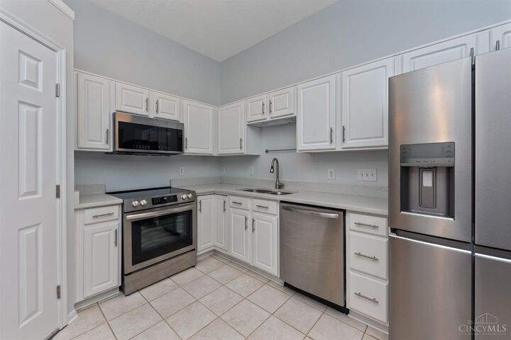 Property Photo:  109 Ledgerwoods Drive  OH 45102 