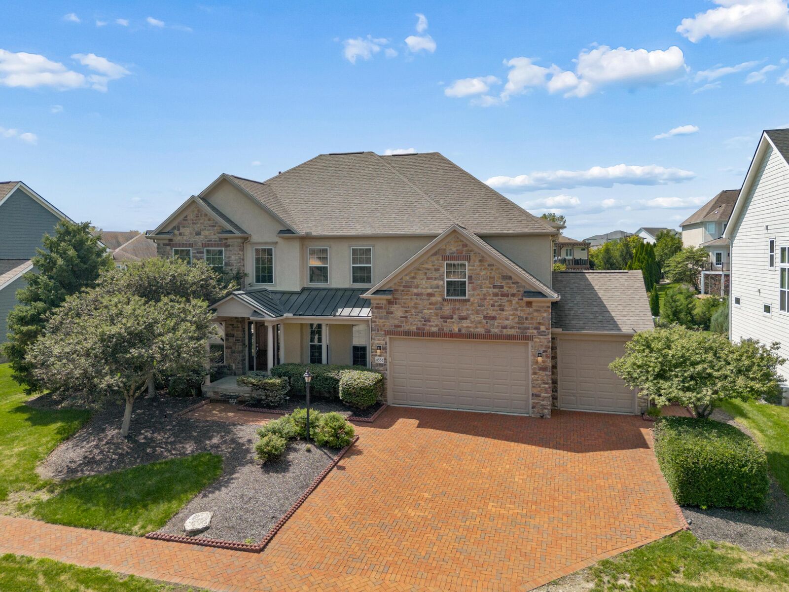 Property Photo:  4558 Hirth Hill E Road  OH 43123 