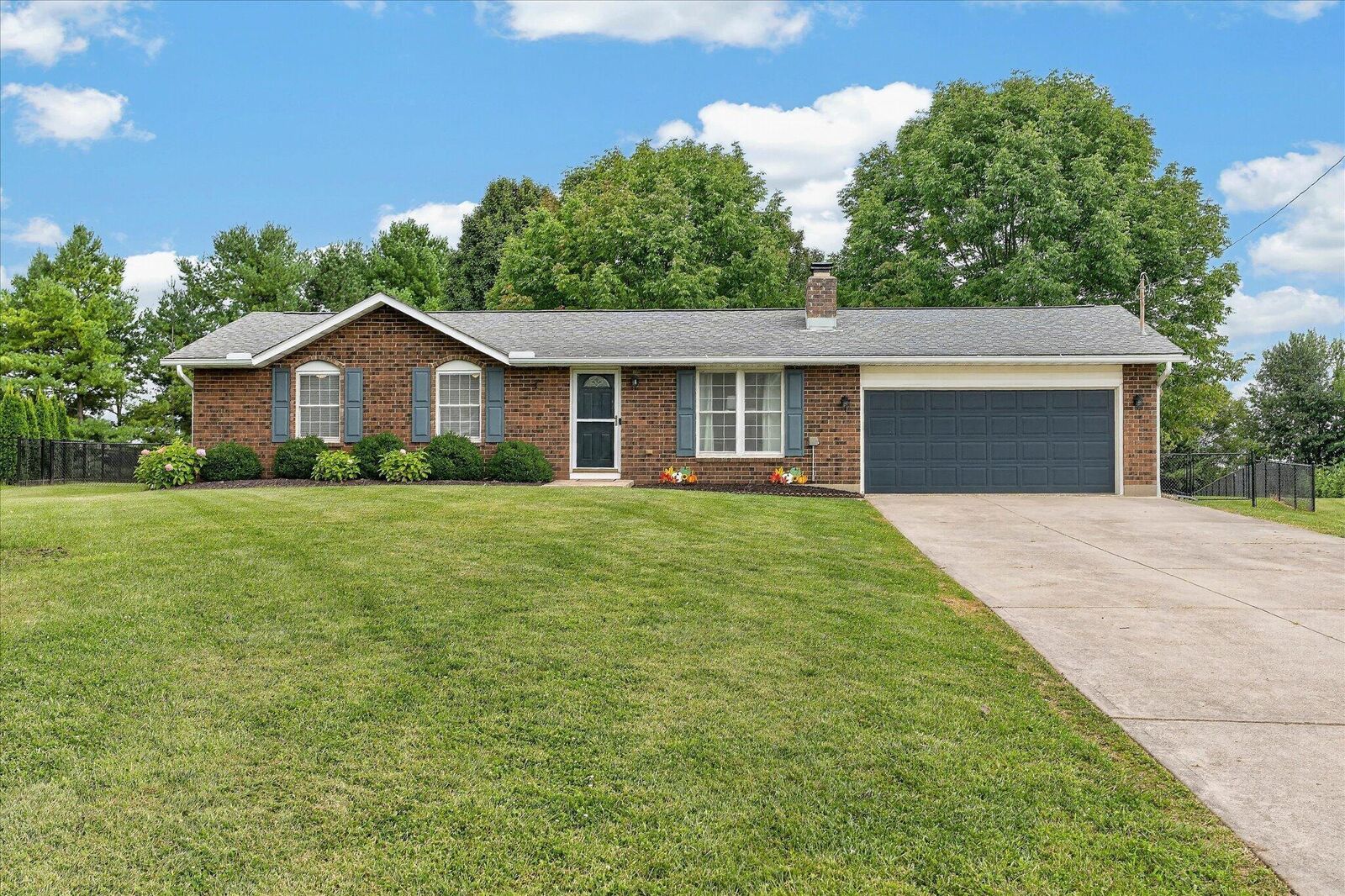 Property Photo:  2600 Karok Drive  OH 43140 