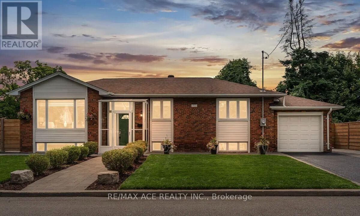 Property Photo:  52 Ivorwood Crescent  ON M1R 2X4 
