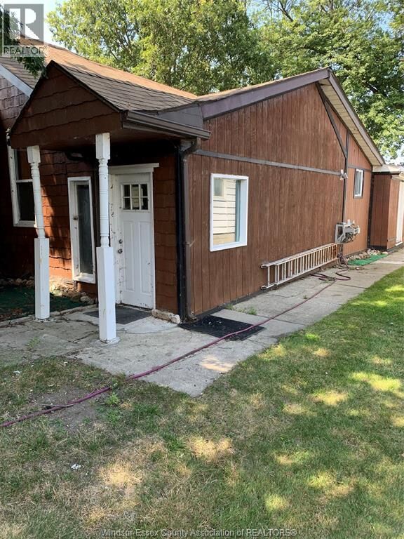 Property Photo:  13648 Riverside Drive East  ON N8N 2M8 