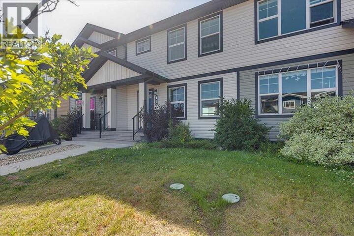 Property Photo:  17 Hawthorn Place  AB T4S 0R8 