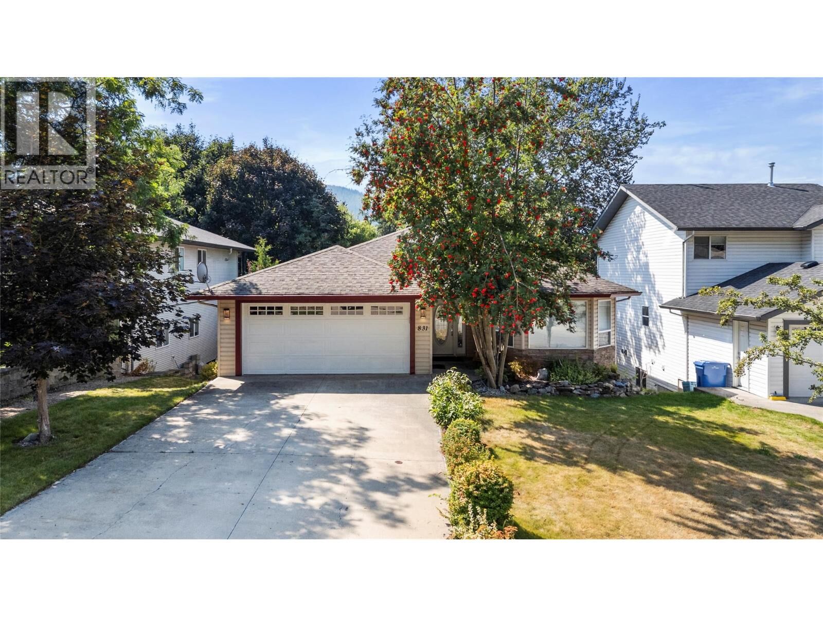 Property Photo:  831 37 Street Southeast  BC V1E 3M2 