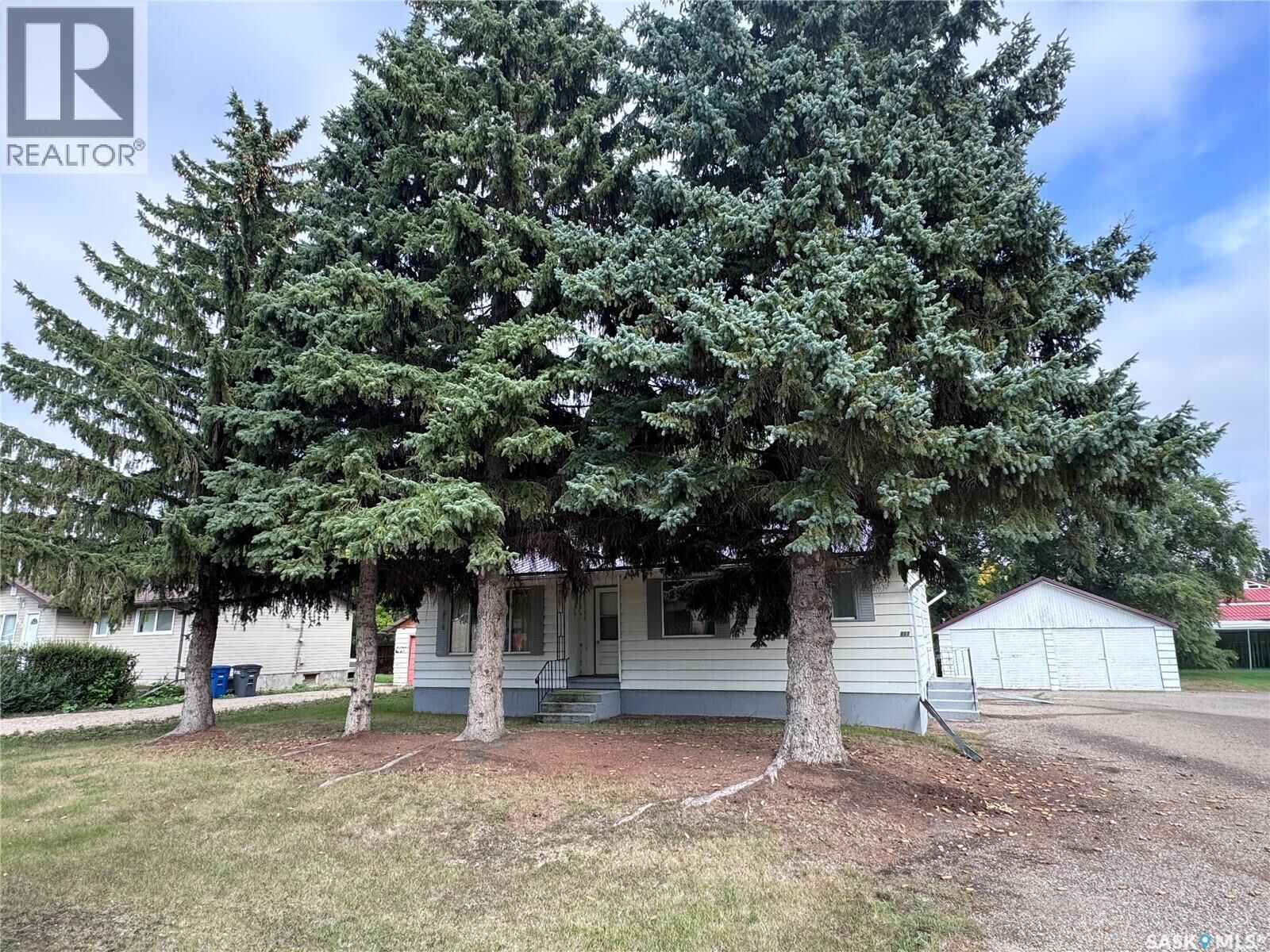 Property Photo:  917 Galt Street  SK S0G 5C0 