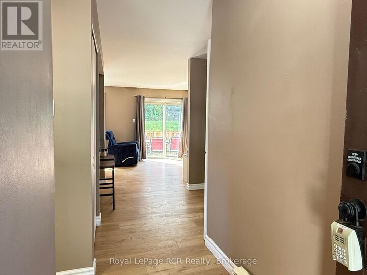 Property Photo:  74 Laurie Crescent  ON N4K 6C3 