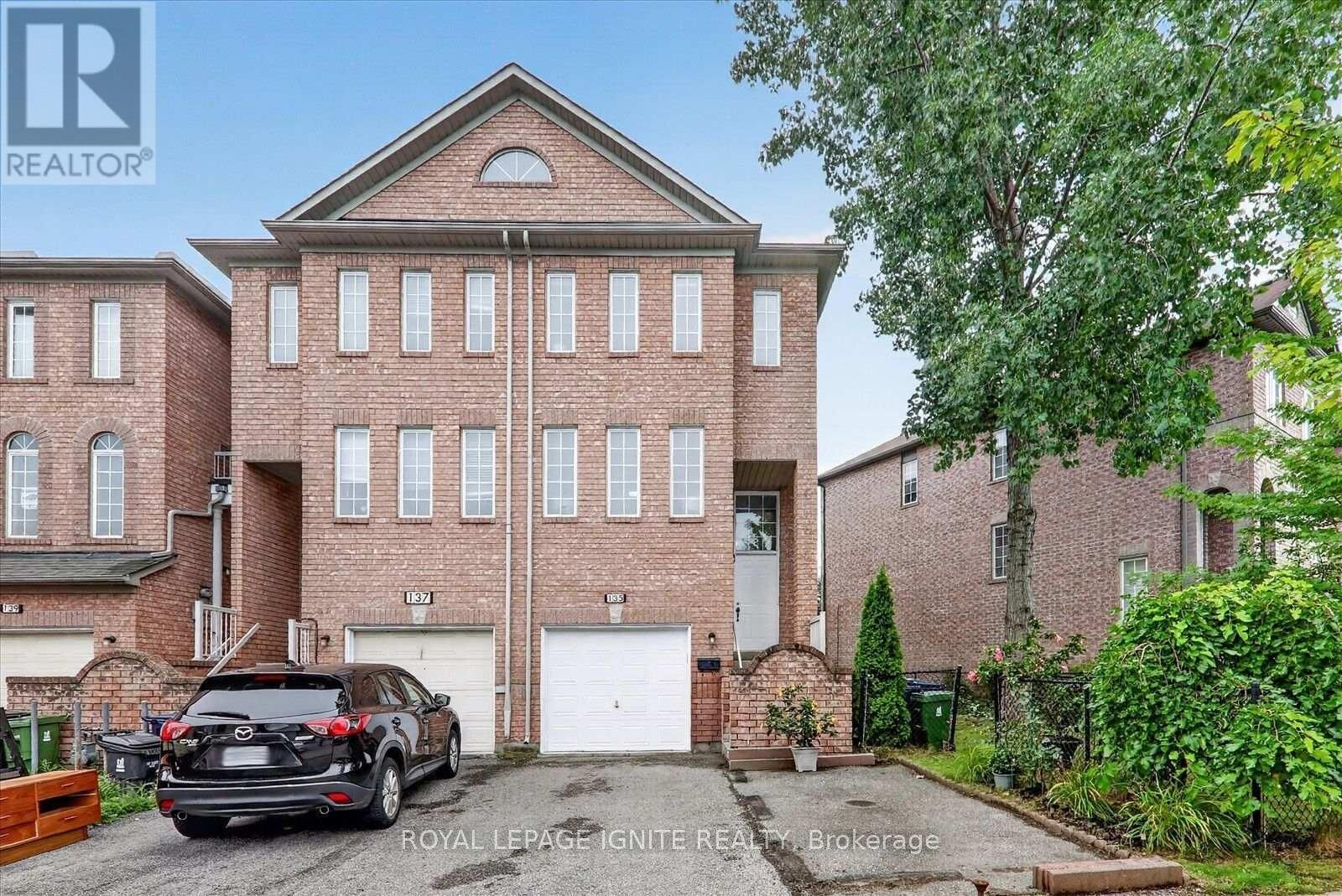 Property Photo:  135 Conn Smythe Drive  ON M1J 3P6 