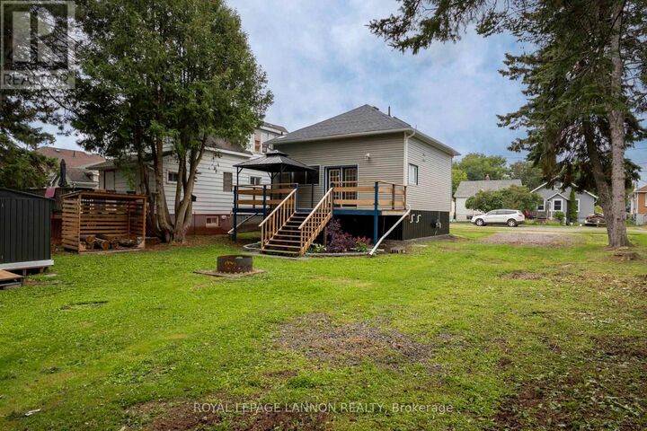 Property Photo:  238 Angus Street  ON P7A 2Y4 
