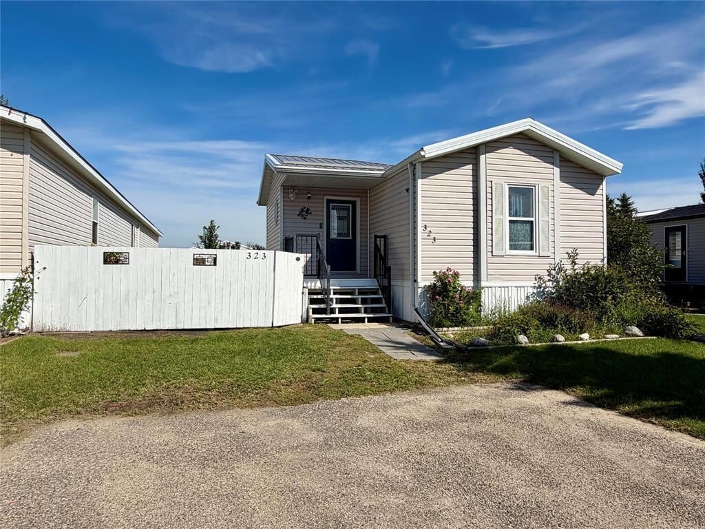 Property Photo:  323 Glen Avenue  MB R7C 1B9 