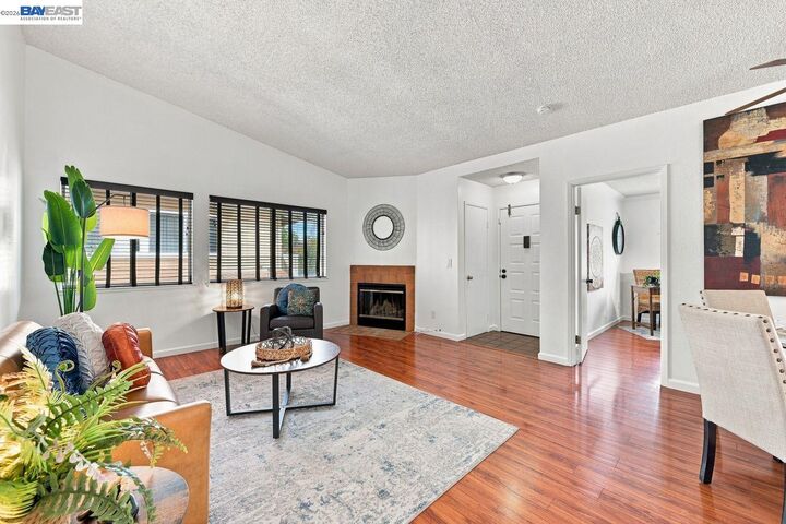 Property Photo:  47 Raintree Ct 6  CA 94544 