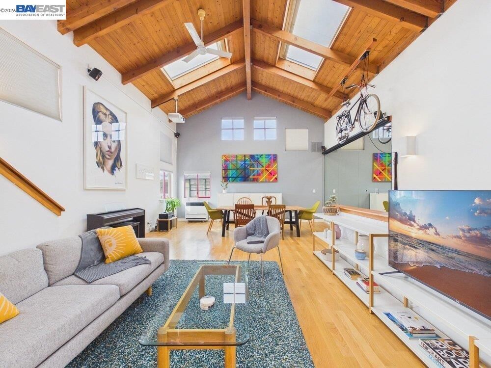 Property Photo:  2932 Filbert St 2  CA 94608 
