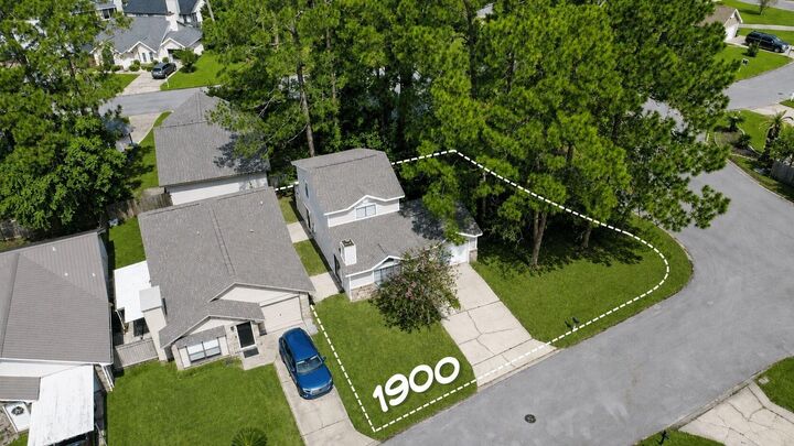 Property Photo:  1900 Squirrel Path  FL 32547 