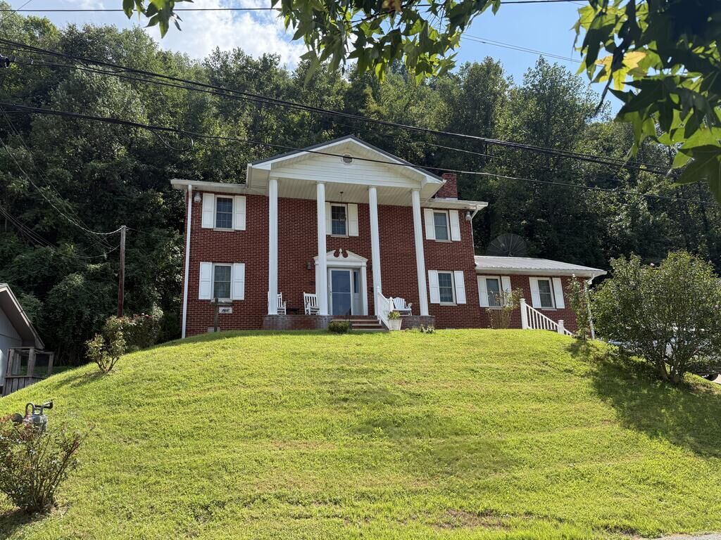 Property Photo:  508 Lincoln Avenue  KY 41240 