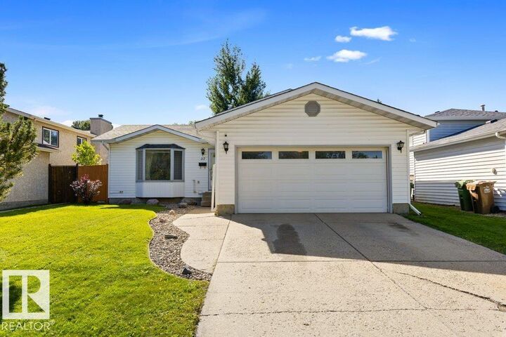 Property Photo:  37 Deerbourne Drive  AB T8N 5L7 