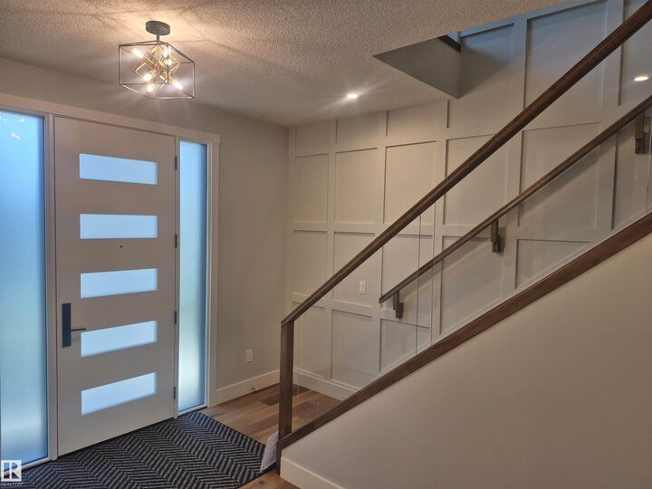 Property Photo: 9515 75 Avenue NW AB T6E 1H5