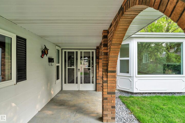 Property Photo:  11615 24 Avenue NW  AB T6J 3R6 