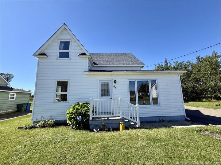 Property Photo:  64 Rue Du Pêcheur Nord  NB E8T 1J5 