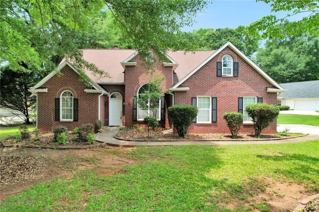Property Photo: 401 Crosshaven Way GA 30253
