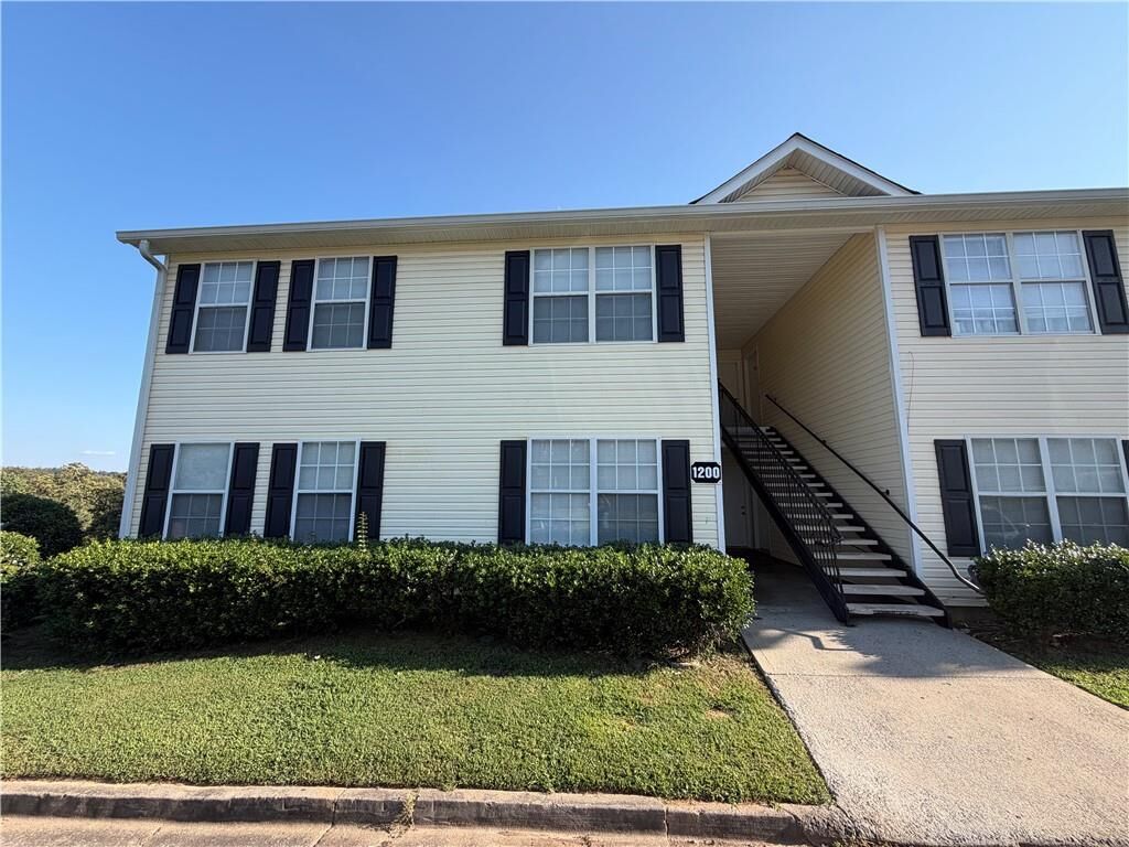 Property Photo:  800 Stonehaven Circle 800  GA 30121 