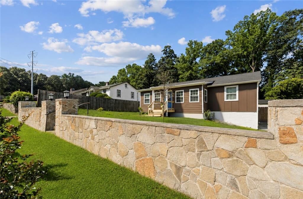 Property Photo:  198 Joe Louis Drive NW  GA 30314 