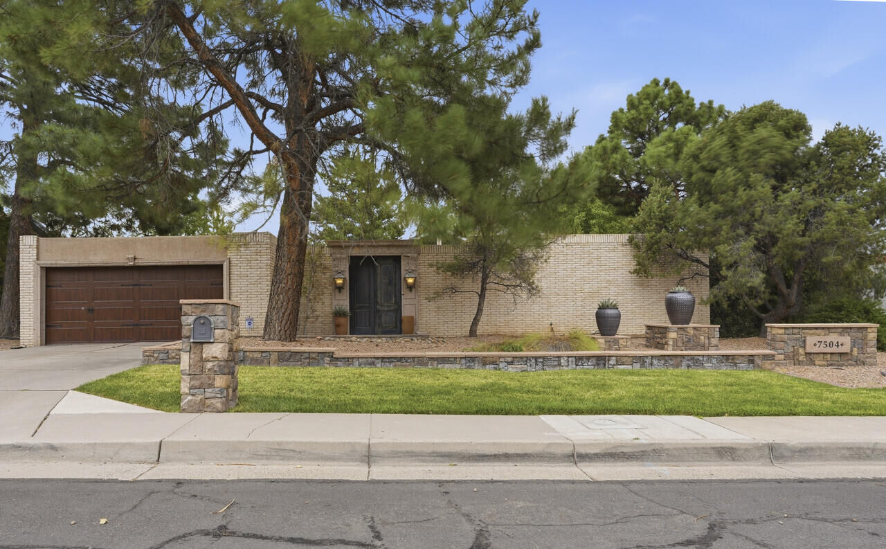Property Photo:  7504 La Madera Road NE  NM 87109 
