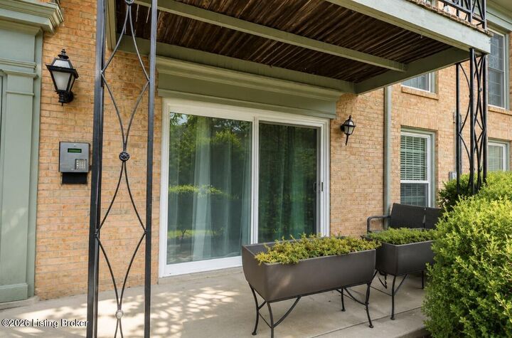Property Photo: 320 Highwood Dr KY 40206
