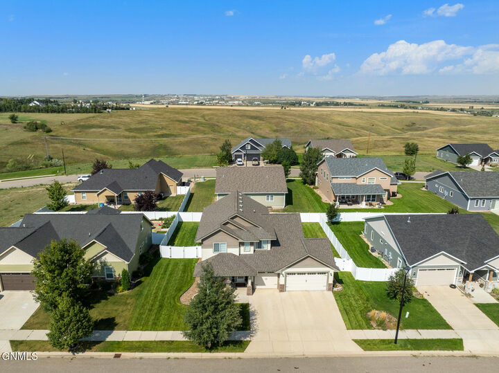 Property Photo:  603 Wyatt Street  ND 58801 