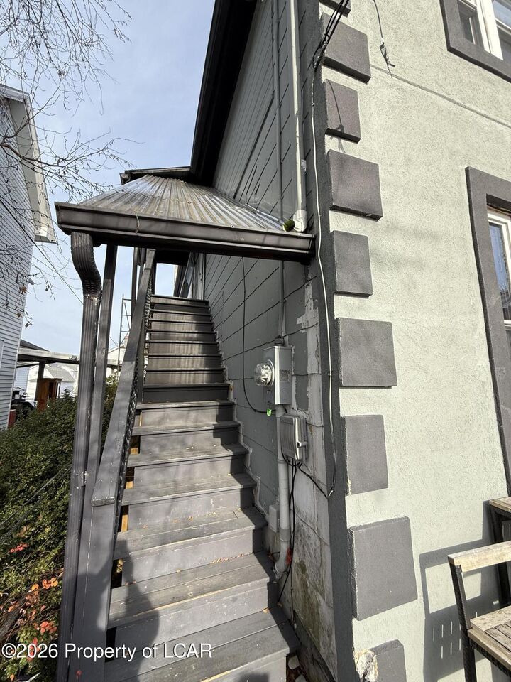 Property Photo:  